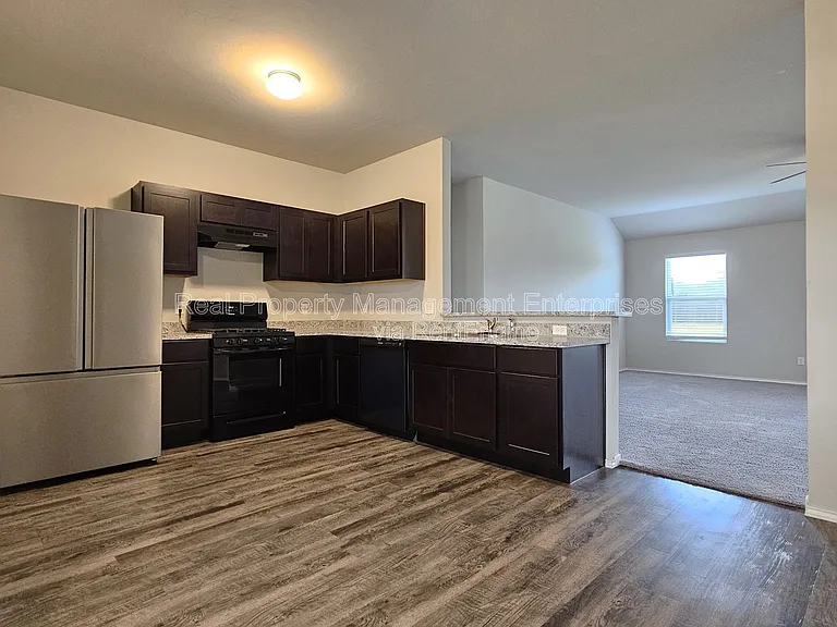 319 Waterside Dr — Photo 11