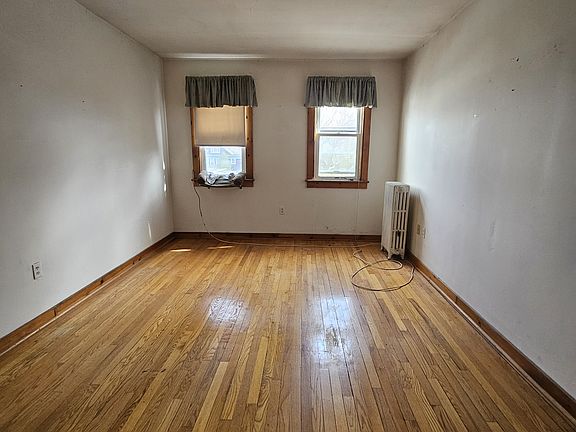 3rd image of 106 Sea St #3A