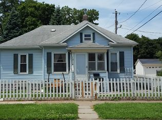 1214 W 9th St, Waterloo, IA 50702