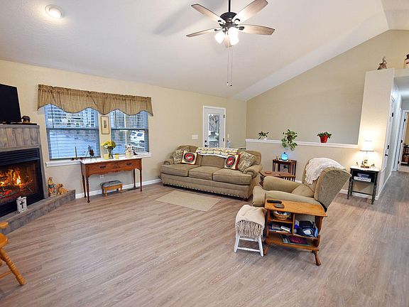 3rd image of 111 Christian Ct