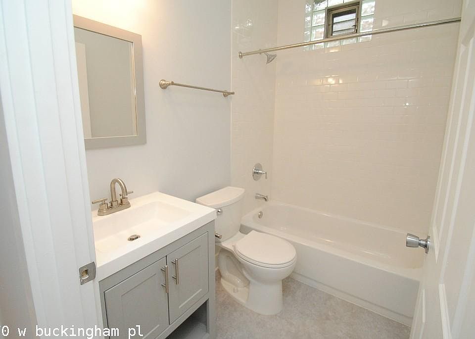 1st image of 870 W Buckingham Pl #1114