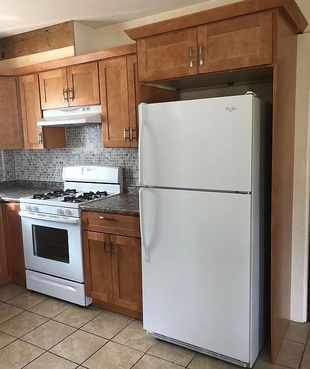 1st image of 14 Franklin Pl #1