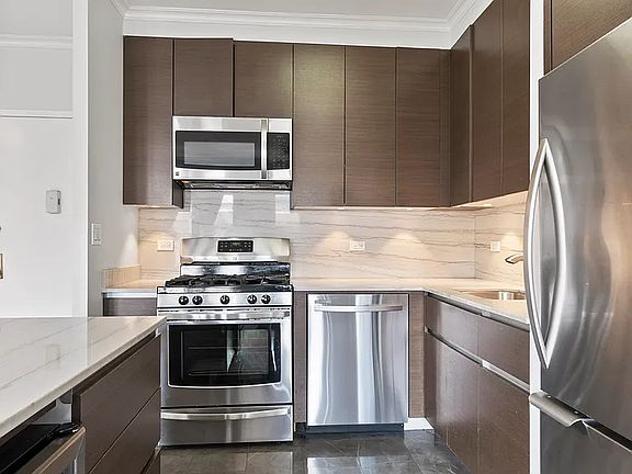 5th image of 333 E 34th St #17D