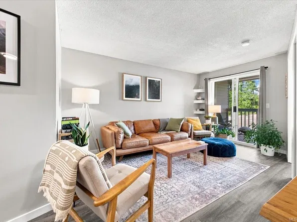 3087 Barons Rd #305, Nanaimo, BC V9T 3Y6