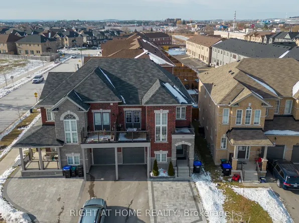 126 Blackwell Cres, Bradford West Gwillimbury, ON L3Z 4L3