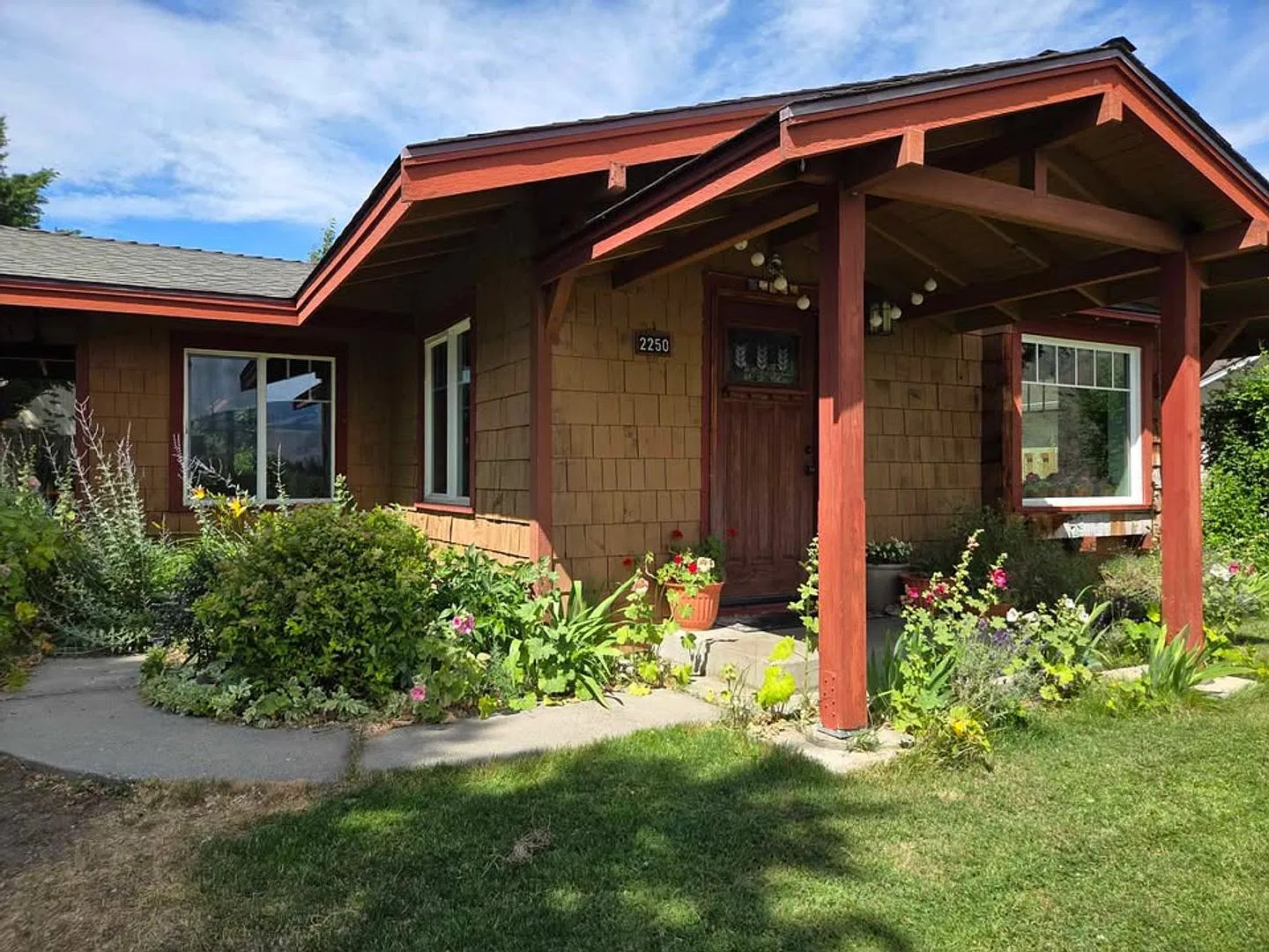 Move In Special Adorable 2 Bedroom House For Rent In Quiet Entiat! — Photo 1