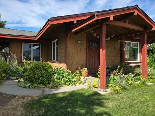 2250 Howe St, Entiat, WA 98822