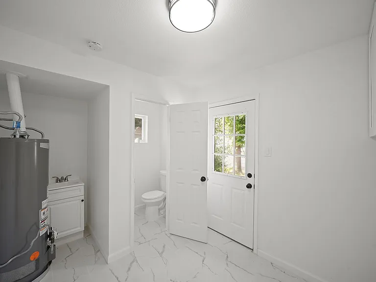 5943 Greenmont Dr — Photo 20