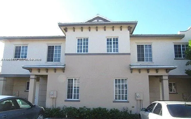 1114 Lucaya Dr — Photo 2