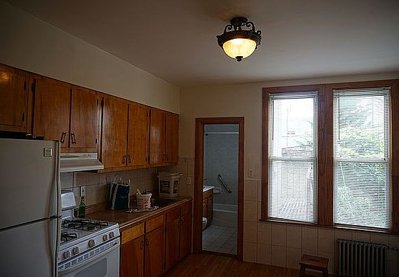 4th image of 177 McGuinness Blvd APT 3R