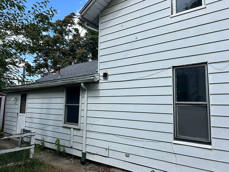3915 Burnham Ave — Photo 7