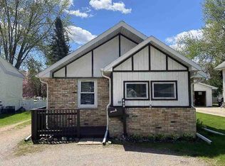 909 W South Park Ave, Oshkosh, WI 54902