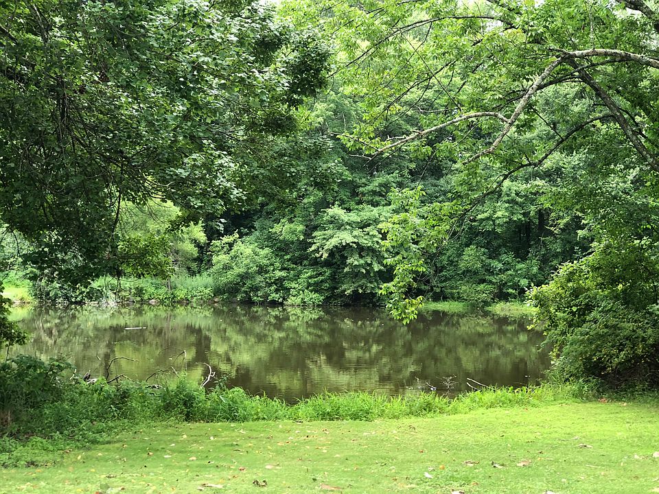 2nd image of 116 Lake Dr