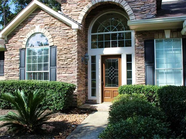 43 E Hobbit Glen Dr, Conroe, TX 77384