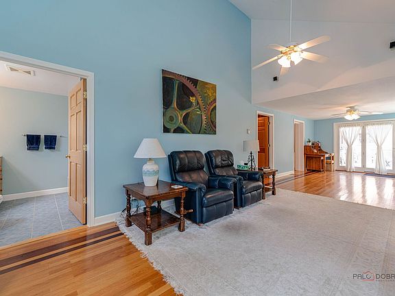 3rd image of 225 Stratford Rd