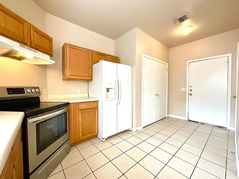 6911 Hallie Rdg — Photo 12
