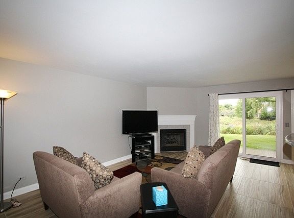 3rd image of 120 Stirling Ln Unit V1