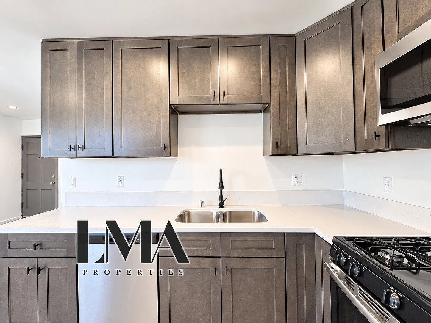 3 bed, 2.0 bath, 1100 sqft, $3,500 — Photo 3
