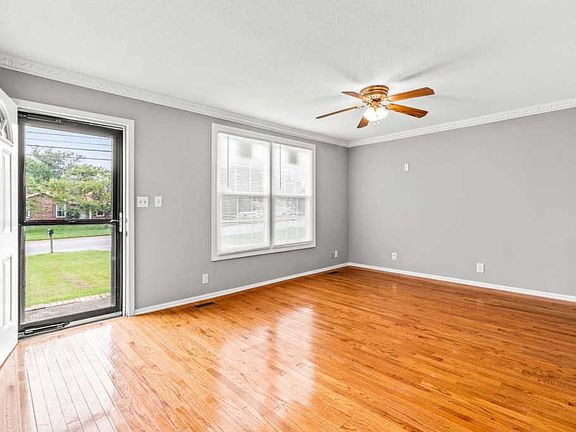 3rd image of 579 Donna Dr