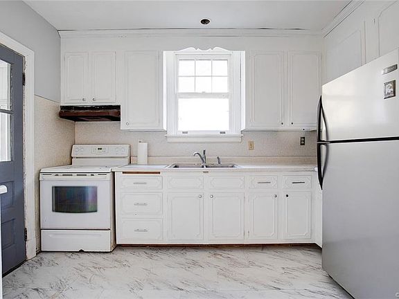 3rd image of 5626 Bryce Ln