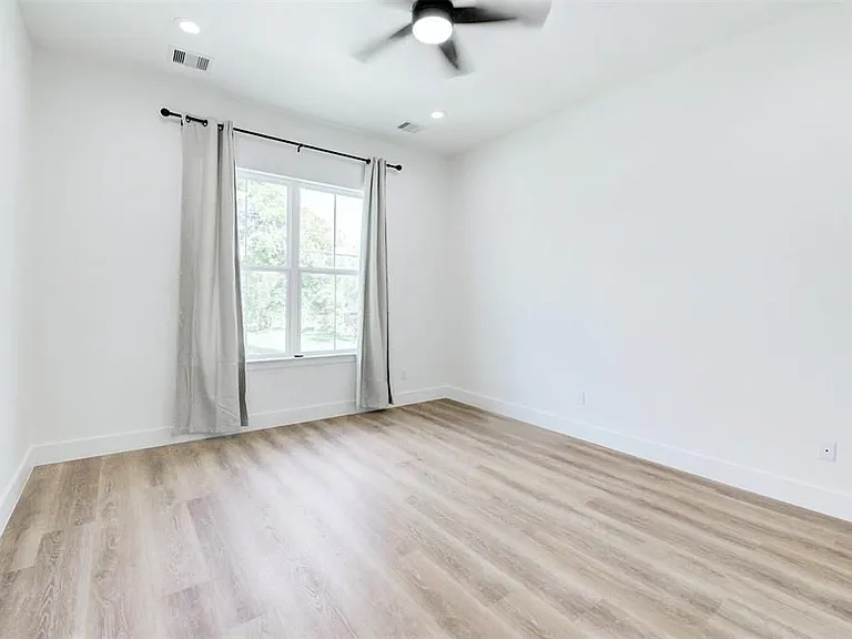 5310 Denmark St — Photo 10
