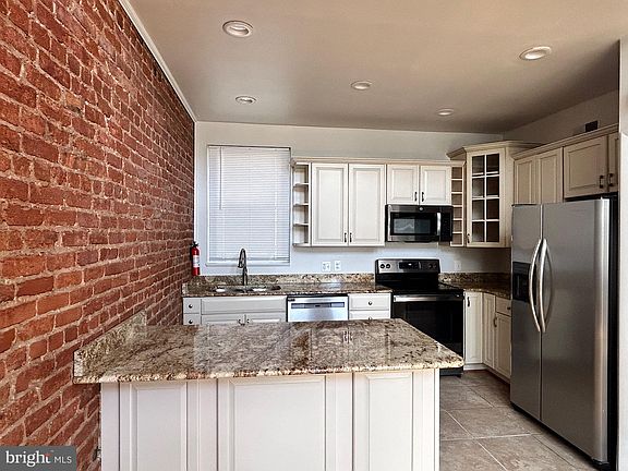 3rd image of 1757 Willard St NW APT 2