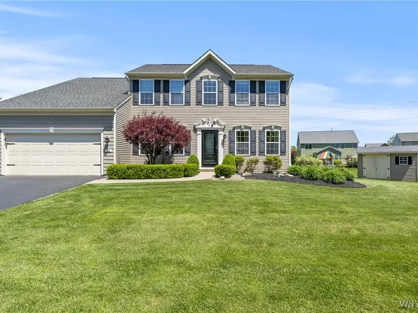 52 Apple Blossom Blvd, Lancaster, NY 14086