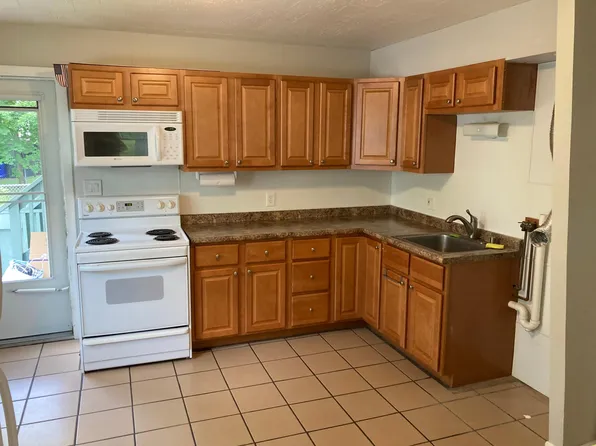 25 Randall St #A, Manchester, NH 03103