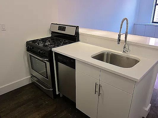 4th image of 156 Prince St APT 3C