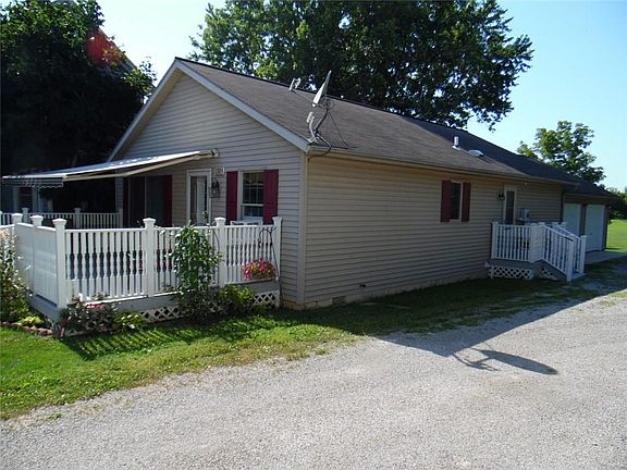 4th image of 301 E Center St