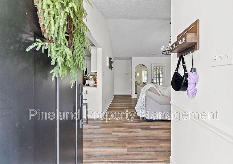 133 Haywood Dr — Photo 6