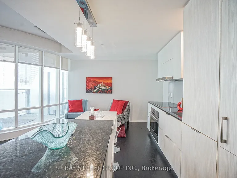 1 Bloor St E #505 — Photo 6