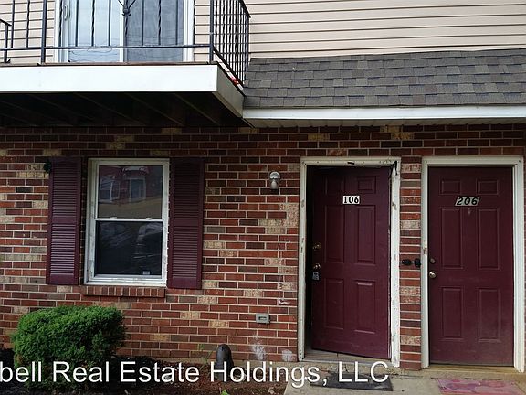 3rd image of 940 E 4th St APT 106