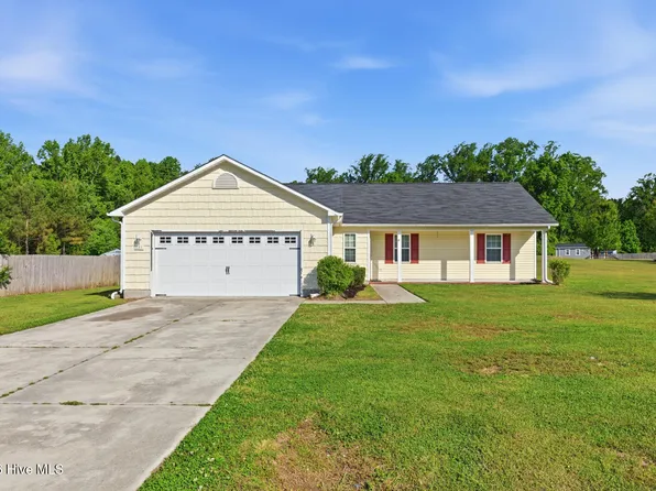111 Woodbury Farm Dr, Jacksonville, NC 28540