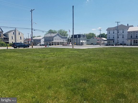 4th image of 8 N York St
