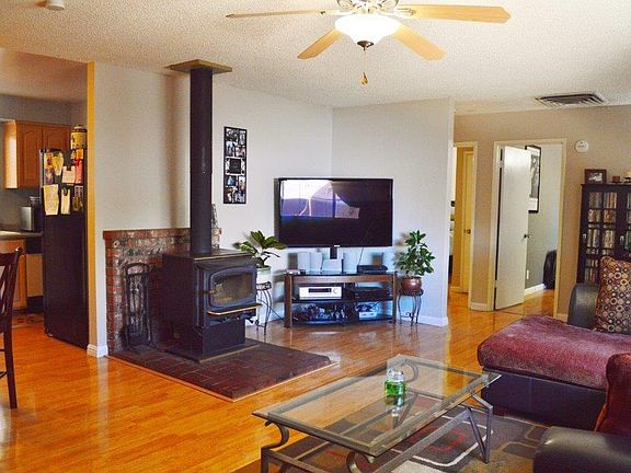 2nd image of 3835 Olive St