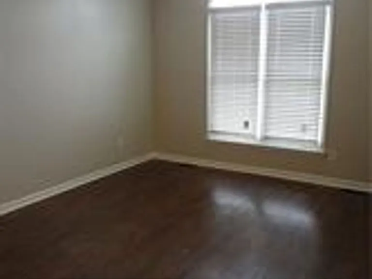 7105 Kearny Ave — Photo 6