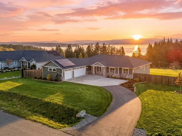 1395 Village Heights Place, Camano Island, WA 98282