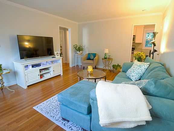 3rd image of 2053 N Woodstock St