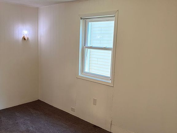 3rd image of 222 3rd Ave NE