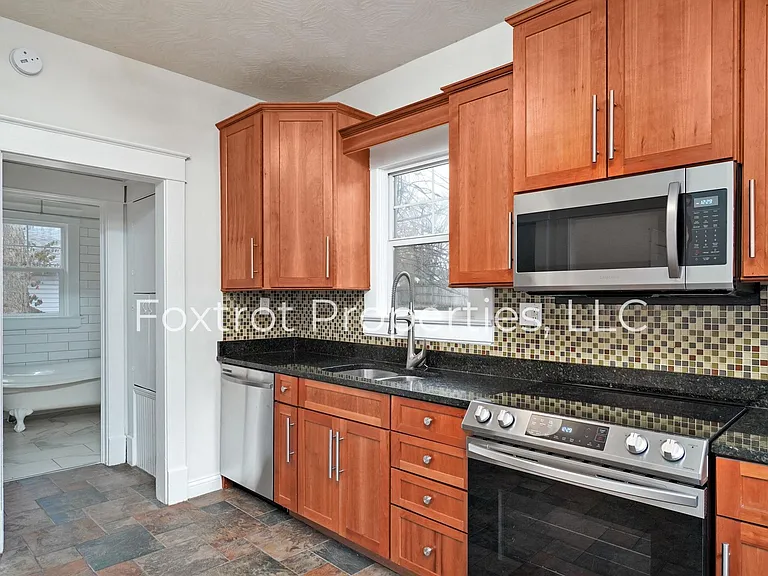 1609 E Cherry St — Photo 6