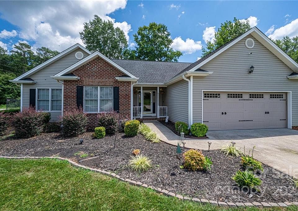 1st image of 1402 Crowders Woods Dr