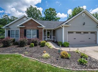 1402 Crowders Woods Dr, Gastonia, NC 28052