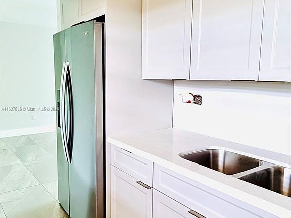 4th image of 9180 Fontainebleau Blvd APT 404