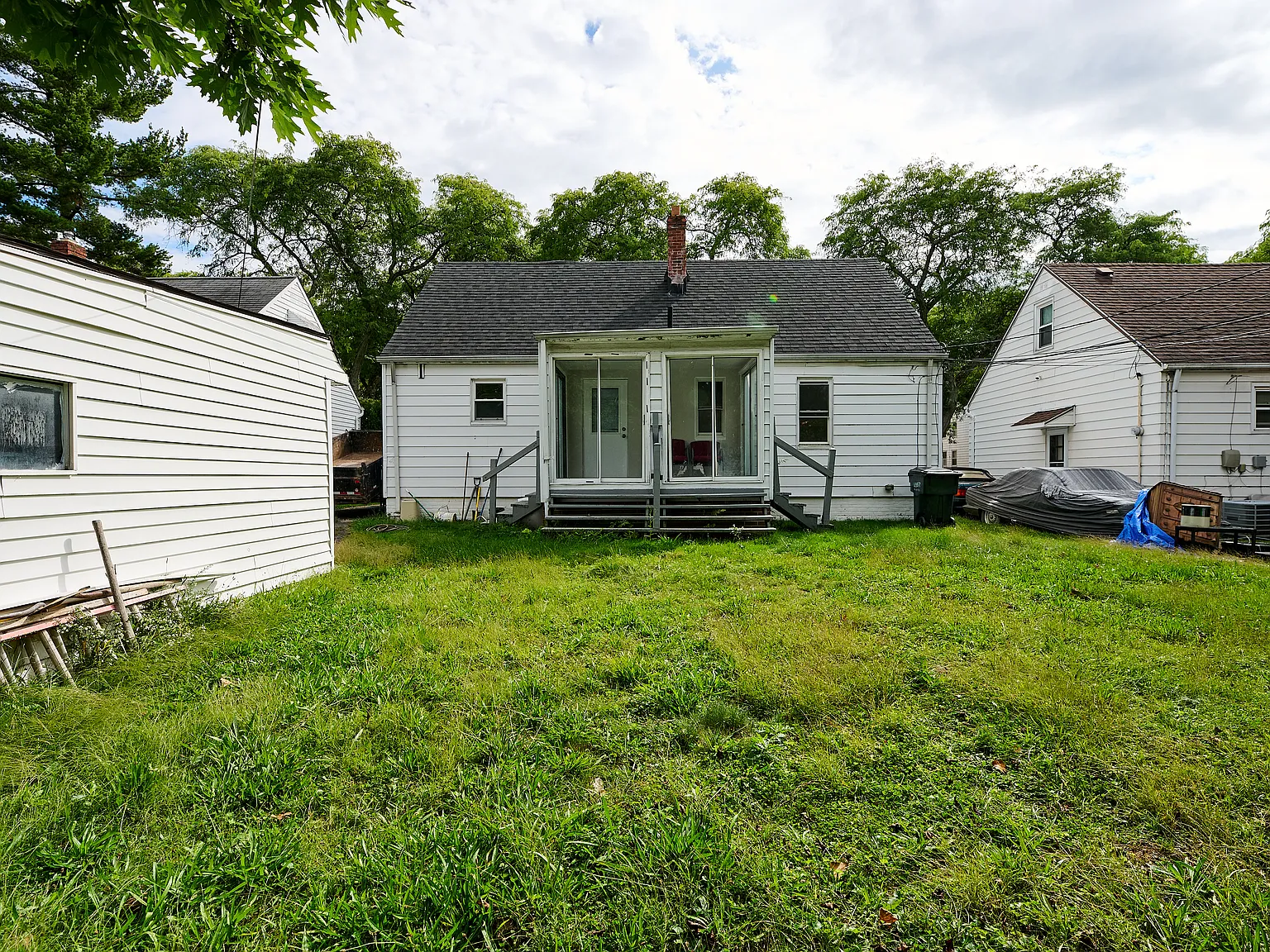 3 bed, 1.5 bath, 1296 sqft, $1,775 — Photo 3