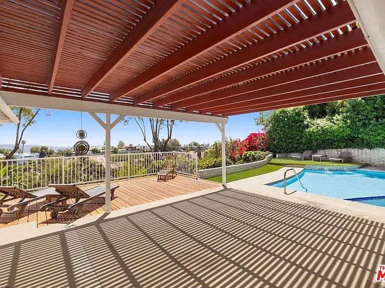 2120 Linda Flora Dr — Photo 16