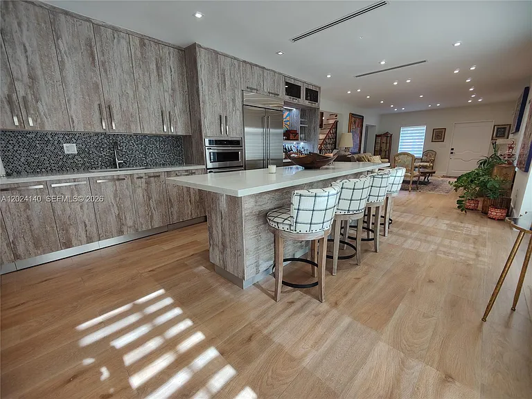 1823 S Bayshore Ln — Photo 8
