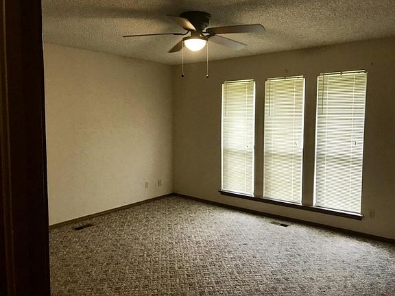 5th image of 1811 N Chambers Ter