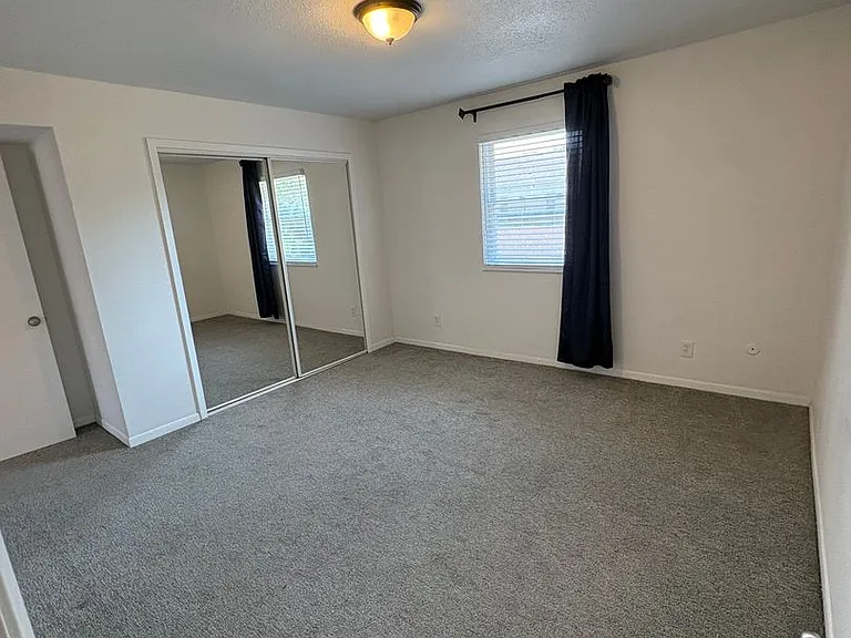 6224 Robinson St #4 — Photo 21