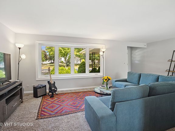 2nd image of 1813 Syracuse Ln